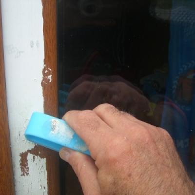 Odstranjevanje Zasusene Folije Z Pvc Oken